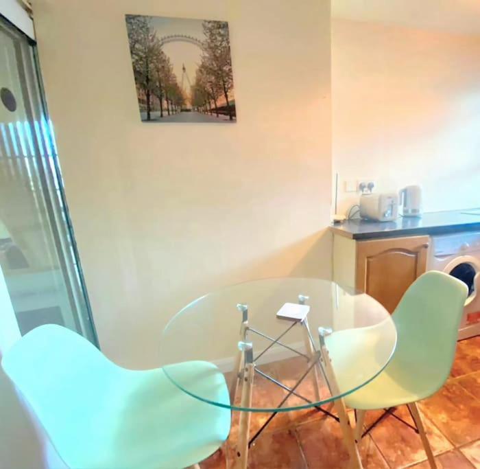 Evo A - Gravesend 1 Bedroom Apartment ภายนอก รูปภาพ